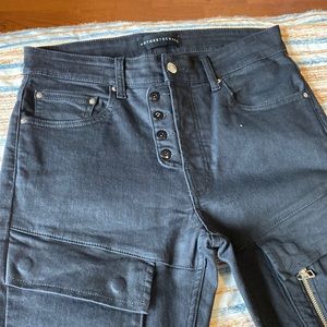 Art meets choz. Size 32.  Black pants.   In bronx